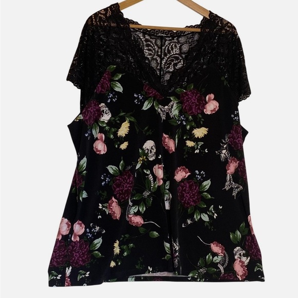 NWT Torrid Plus Size 3 (22/24) SS Black Purple Skull Floral Lace Top - Picture 2 of 7